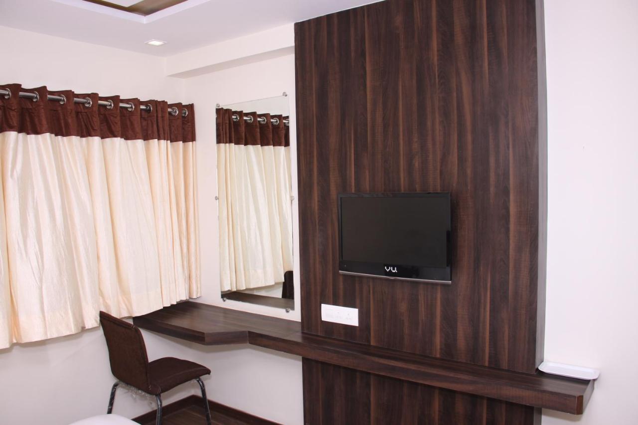 Hotel Royal Pride Ahmedabad Extérieur photo